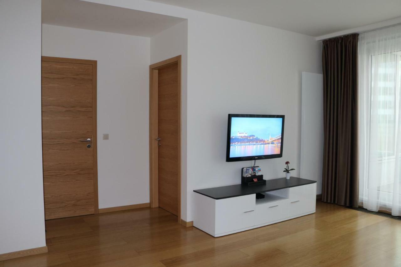 Panorama City Apartment With Free Parking Bratislava Eksteriør billede